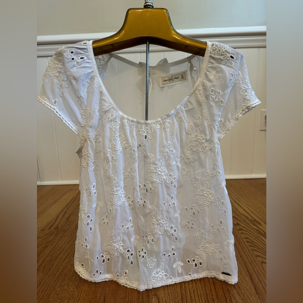 Abercrombie & Fitch white lace short sleeve top